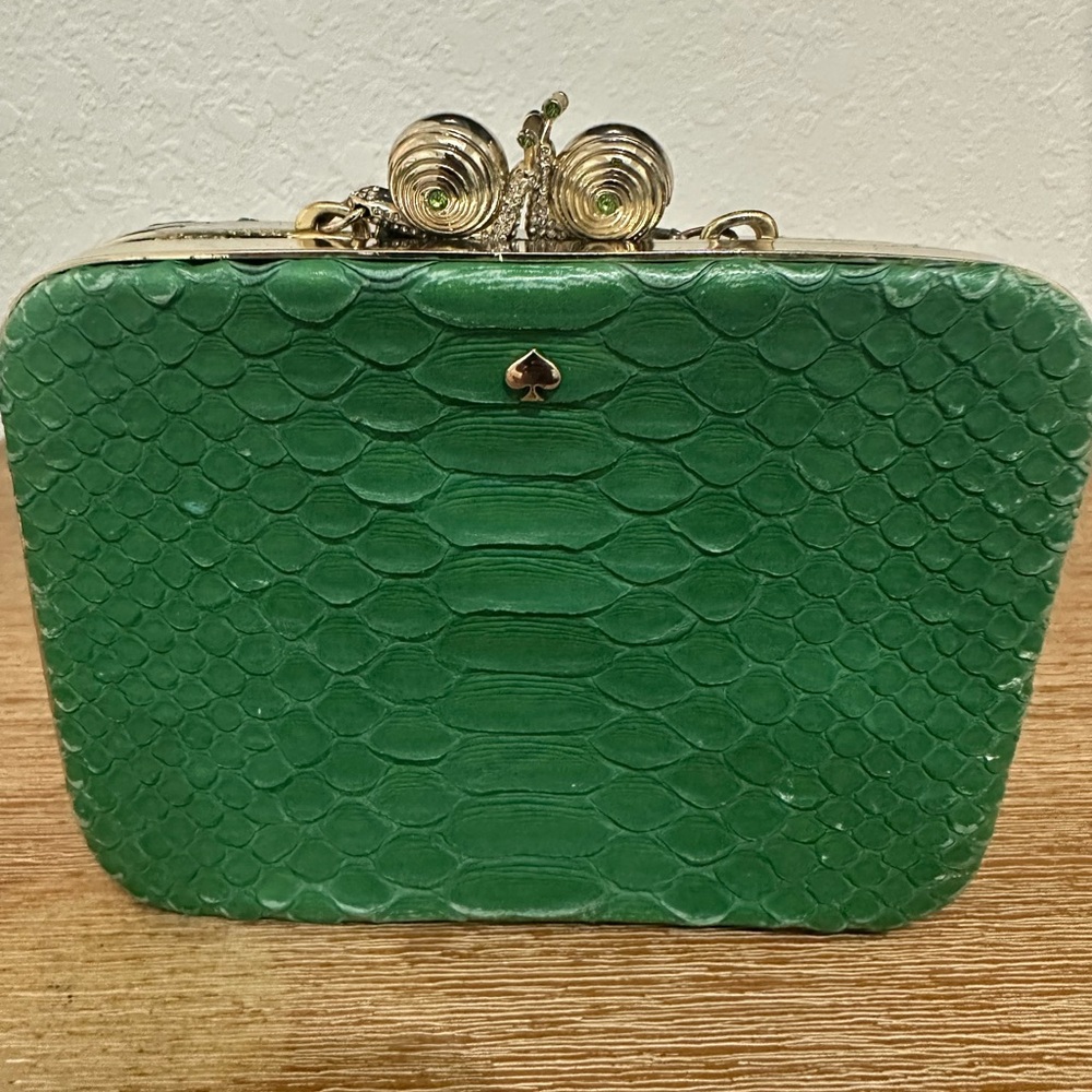 KATE SPADE Green Textured Clutch. Rhinestone clasp